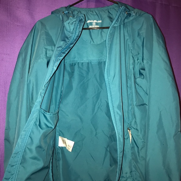 Packable rain jacket 🧥 - Picture 2 of 5